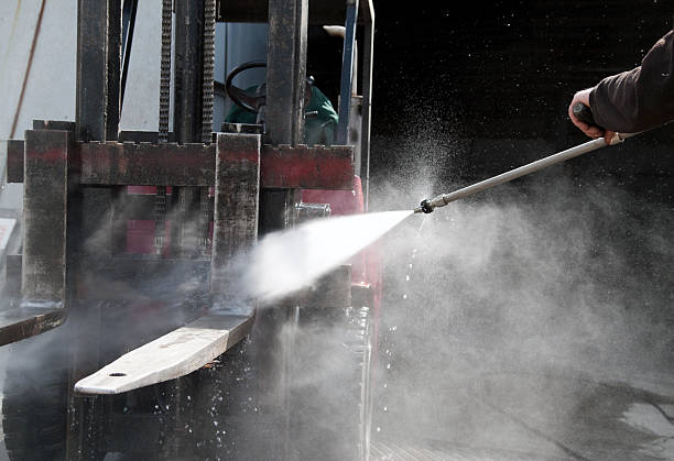 Best Garage Pressure Washing  in Dravosburg, PA